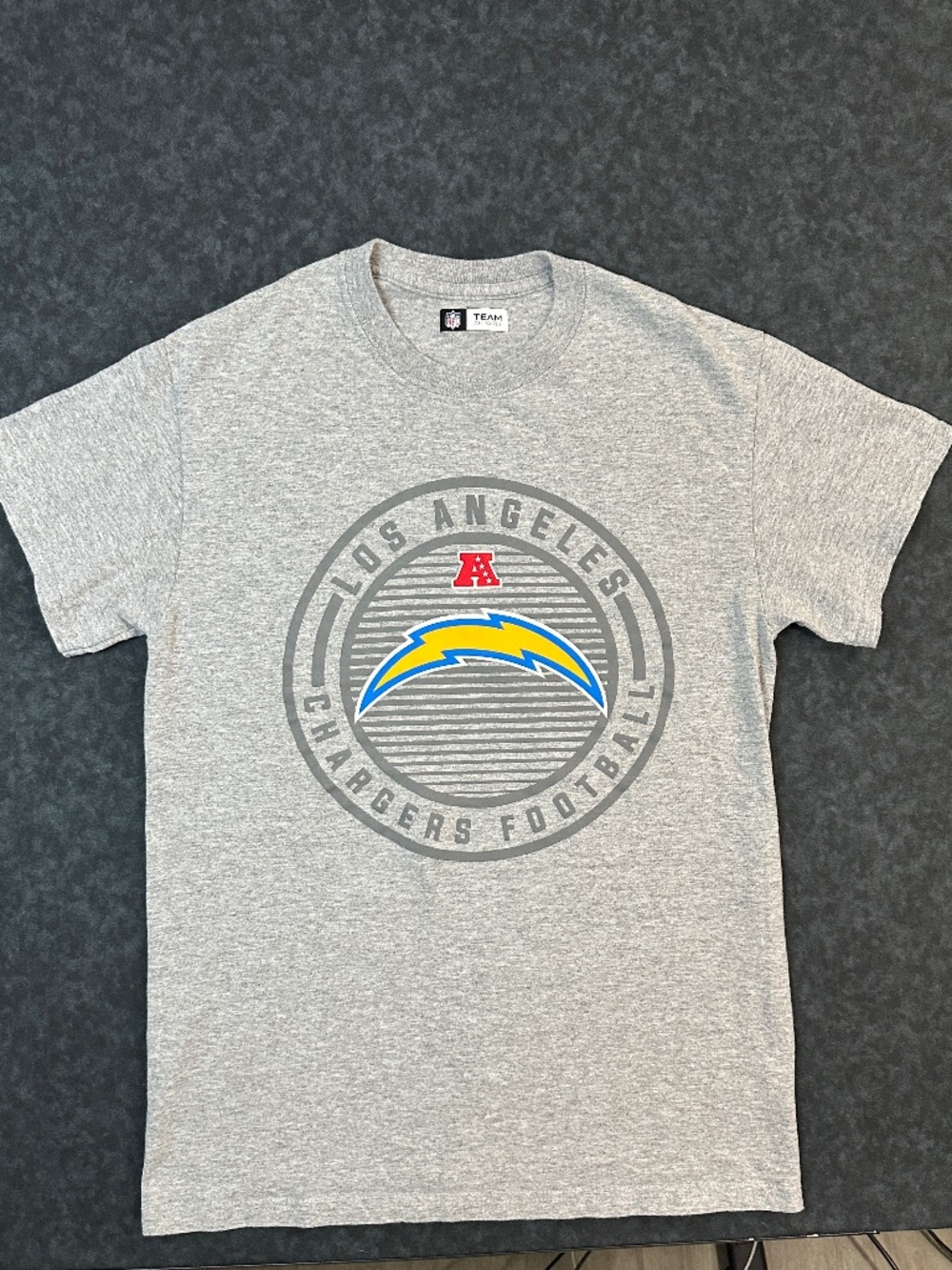NFL Team Apparel Los Angeles Chargers Gray T Shirt Size Small